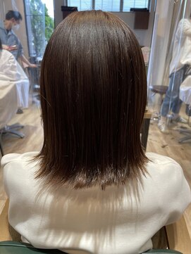 サラ(sarah) 切りっぱなしボブ