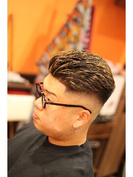 ウエストサイドバーバーチャップス(West Side Barber Chaps) スキンフェード