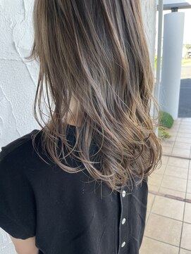 スレイ(SLAY) ベージュバレイヤージュ