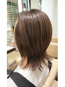 ハンディ(HANDY) 艶髪外ハネウルフ