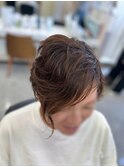 ウェーブを活かしたヘアスタイル