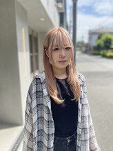 女性らしい丸みショートと、ハイトーンカラーは成瀬を★