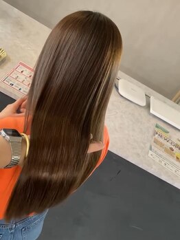 イコール(equal)の写真/一度で効果抜群！地毛風シルクストレートなら毛先が圧倒的に柔らかく、今までにないツヤと手触りに♪