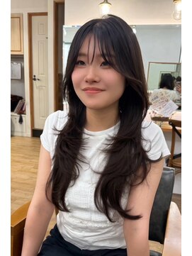 ネオリーブ クーロ(Neolive curro) 韓国前髪顔周り×ハッシュレイヤー　暗めカラー/酸性ストレート