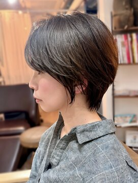 ウォーターリリー(Water Lily) 横顔まできれいな耳かけ美シルエットショート