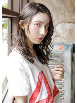 カライング(ing) 【＋～ing  】耳掛け外国人風フェミニロング【畠山竜哉】