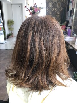 サロンドジュネ(salon de JUNE) 外ハネゆるふわミディ