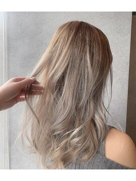 ヘアサロンM 新宿 外ハネボブ/アッシュブラウン/ネオウルフ/デザインカラー