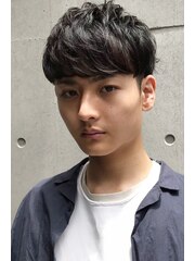 アップバングツイストスパイラルコンマヘアスキンフェード