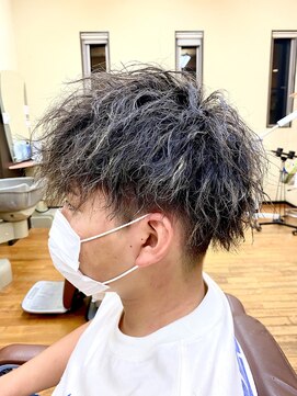 サンカリ 新居浜駅前店(SANKARI) ツイストスパイラルパーマ+メッシュ