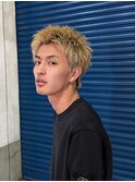 金髪スパイキーショート
