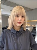 ハイトーン切りっぱなしショートボブミルクティーピンクベージュ