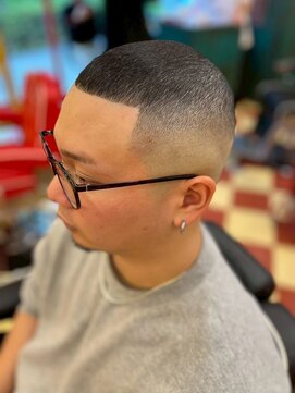 キングスマントーキョー 立川店(KINGSMAN TOKYO) 坊主フェード