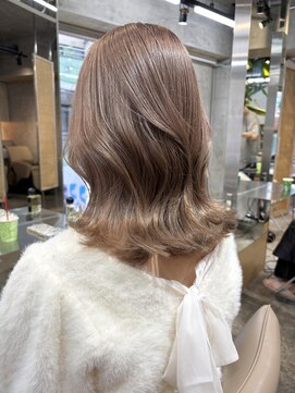 サンク 原宿 表参道(cinq) ミルクティーアッシュベージュカラーミディアムロングウルフ原宿