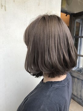 エイミーバイアフロート(amie  by afloat) ２０代、３０代、４０代、５０代切りっぱなしボブ/グレージュ