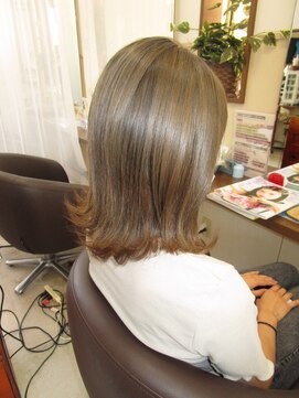 コアフィールフィス(COIFFURE fils) 《見附 今町》ブリーチ&カラー アッシュ 外はね ミディ