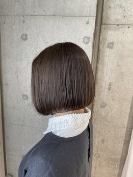 リビンバイアフロート(Livin by afloat) 前下がりボブ　くすみベージュ　おおたかの森