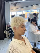 アイズ 海老名(AIZU)&nbsp;スパイキーショート　ホワイトカラー　フェザーショート