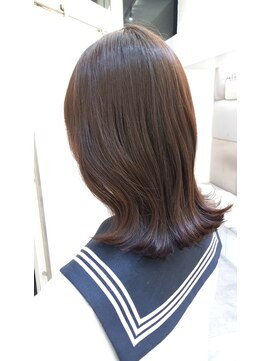 アナ ラーナ(Anna Lanna) 国民的美少女レイヤーカット×コスメ縮毛矯正