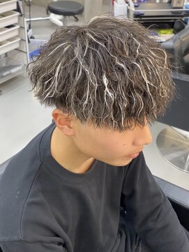 ダズルヘアラッシュ(DAZZLE hair RUSH) スパイキーショートフェザーパーマシャドウパーマ名古屋メンズ