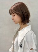 軽さと艶が映える抜け感ショートボブ