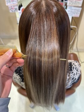 アズール 草加(azule) 髪質改善カラー　ベージュ　ツヤ髪スタイル　ハイライト履歴有