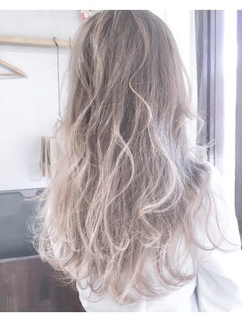 ヘアーアンドアトリエ マール(Hair&Atelier Marl) 【Marlアプリエ】ホワイトベージュのハイライトグラデーション