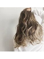 トロニー(TLONY)&nbsp;プラチナベージュ バックスタイル