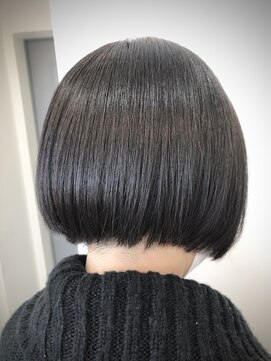 セラ(SERA) 襟足スッキリボブ