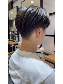 フルショウ アシヤ(FURUSHO ASHIYA) ツーブロック刈り上げ黒髪短髪前下がりショート