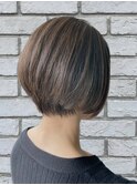 大人ハイライト×前下がりショート×グレージュ