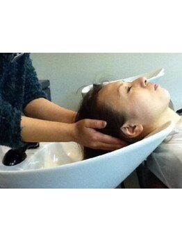 三河豊田◇自然のチカラで地肌をキレイにするヘッドスパ♪エイジングスパで極上のひとときを…。