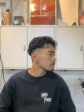 メリケンバーバーショップ フクオカ(MERICAN BARBERSHOP FUK) べリーショートダークアッシュニュアンスパーマ韓国マッシュ