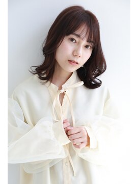 アミュー(amu) 20代30代40代大人ミディアムウルフ