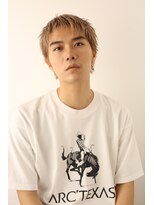 エトレ(ETRE)&nbsp;個性が光る。ストリート映えするブロンドショートヘア