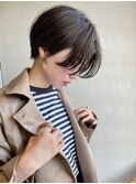クールで女性らしさもあるハンサムショート