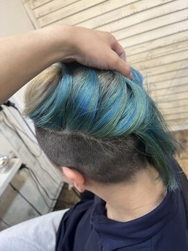 ディエス ヘアデザイン 能見台(diez hair design) ターコイズとブルーのデザインカラー