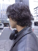 ビュートリアム265(BEAUTRIUM 265)&nbsp;スパイラルパーマ サーフカール 外国人風 メンズ後ろ姿