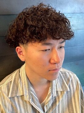 ディスイズバーバーセカンド(THIS IS BARBER 2nd) スパイラルパーマ マッシュ ブラウンカラー 束感 30代