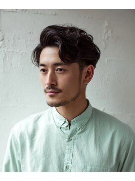 色気と上品さを備えた大人の七三パーマ