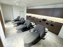 コレハ トレス 日野(CoReha tores)の雰囲気（フルフラットのシャンプー台で寝心地も最高です＊）