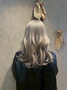 パーミル ヘア クマモト(permille ‰ hair Kumamoto) ホワイトベージュ×セミロング