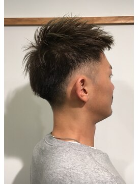 コマ(coma) 【coma中野】直毛×刈り上げ！耳周り楽～な２ブロックスタイル