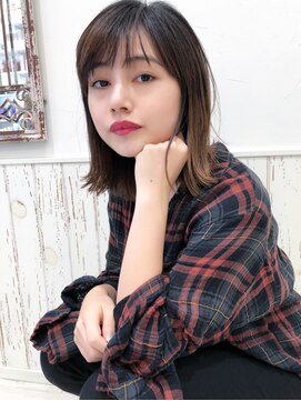 ベック(BECK) ゆるく揺れるセミディボブ