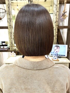 ラフ 新宿(Laff) 新宿 大人可愛い 20代30代40代 丸みショート 切りっぱなしボブ