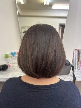 ビューティーサロンじゅん カット&カラーでサラサラボブ
