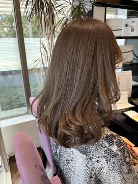 オート ボーテ カリッタ 名古屋(HAUTE BEAUTE CARITTA) ベージュアッシュのミディアムロング