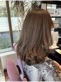 ベージュアッシュのミディアムロング