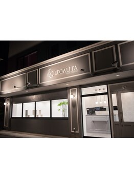 落ち着いた雰囲気が大人女性に人気の上質サロン。あなたの魅力を引き出す似合わせスタイルをご提案します◎