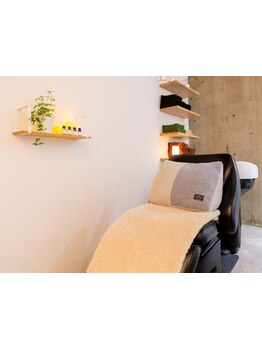 ヘッドセラピスト在籍♪フルフラットのシャンプー台で、頭皮をスッキリ☆血行促進や白髪予防にも◎